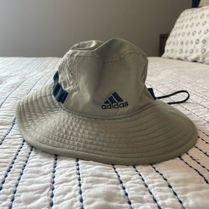 Men’s aero ready bucket hat, like new.